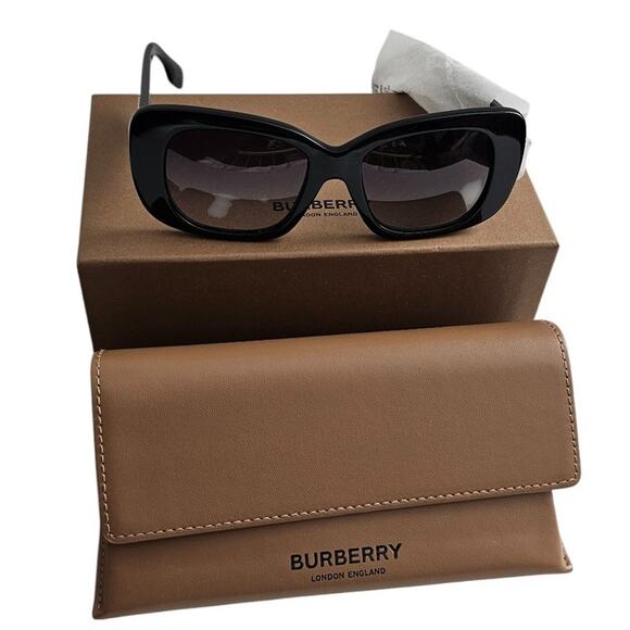 Burberry BE4410 square-frame sunglasses in black acetate - Picture 2 of 10
